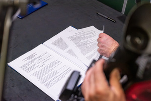 Na zdjęciu dokumenty porozumienia położone na stole