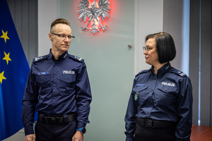 Na zdjęciu policjant z policjantką