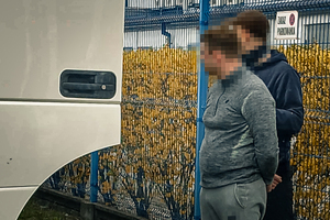 na zdjęciu widoczny jest zatrzymany mężczyzna