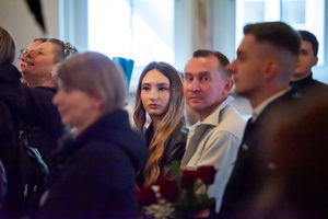 na zdjęciu cywilni uczestnicy uroczystości