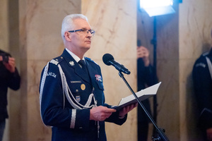 na zdjęciu komendant wojewódzki przy mikrofonie