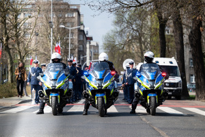 na zdjęciu funkcjonariusze policji na służbowych motocyklach