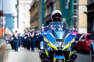 na zdjęciu funkcjonariusze policji na służbowych motocyklach