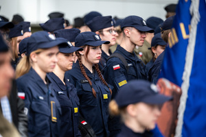 na zdjęciu uczniowie klas mundurowych