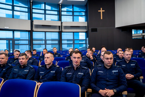 na zdjęciu funkcjonariusze policji biorący udział w konkursie