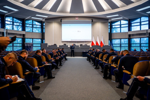 na zdjęciu widok na aulę Komendy Wojewódzkiej Policji w Katowicach oraz uczestników biorących udział w konkursie