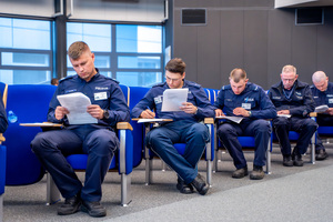 na zdjęciu funkcjonariusze policji biorący udział w konkursie