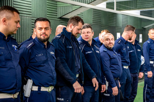 na zdjęciu policjanci podczas konkurencji konkursowej na strzelnicy.
