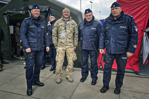 zdjęcie przedstawia dowódców zabezpieczenia