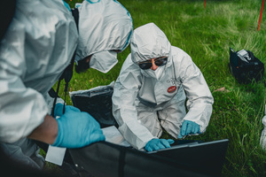zdjęcie policjantów podczas szkolenia, technik kryminalistyki