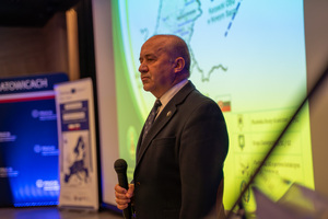 zdjęcie prelegenta podczas przemowy