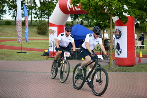 zdjęcie policjantów na rowerach podczas konkurencji