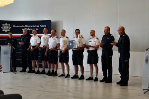 zdjęcie grupowe policjantów