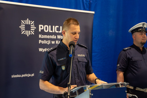 policjant podczas przemowy