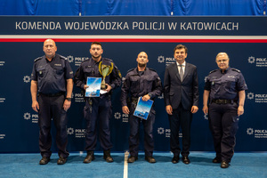 zdjęcie grupowe policjantów
