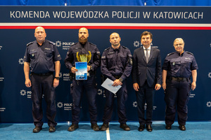 zdjęcie grupowe policjantów