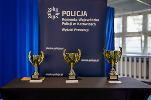 puchary na stoliku