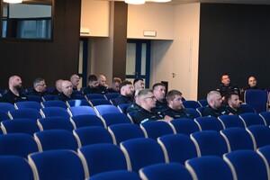 Na zdjęciu widoczni są policjanci podczas szkolenia