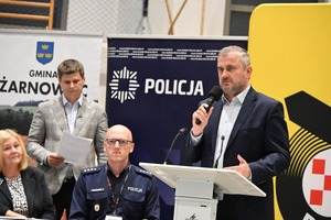 Na zdjęciu widnieją organizatorzy turnieju oraz współorganizatorzy.