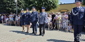 Na zdjęciu Pani Komendant Szkoły Policji, Naczelnik Wydziału Kadr i Szkolenia oraz policjant prowadzący szkolenie.