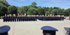 Na zdjęciu policjanci, którzy ukończyli szkolenie podstawowe.