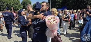 Na zdjęciu policjanci wraz z rodziną.