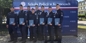 Na zdjęciu policjanci, którzy ukończyli szkolenie podstawowe.