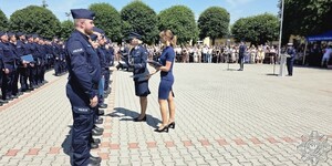 Na zdjęciu umundurowani policjanci. Zakończenie kursu.