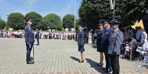 Na zdjęciu umundurowani policjanci podczas uroczystego zakończenia kursu.