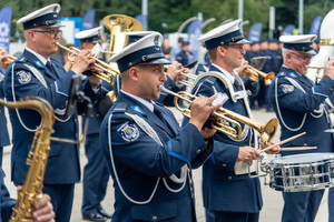 zdjęcie przedstawia orkiestrę komendy wojewódzkiej policji