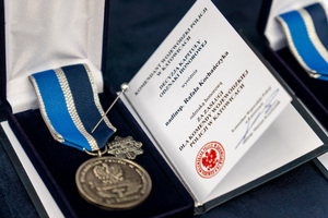 zdjęcie przedstawia zbliżenie na medal