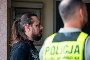 umundurowany funkcjonariusz policji