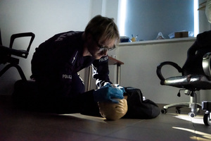 umundurowany funkcjonariusz policji