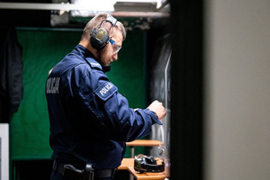 umundurowany funkcjonariusz policji