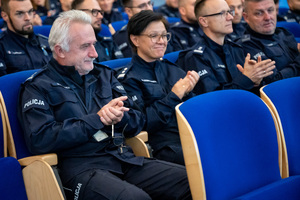 umundurowanych funkcjonariuszy policji