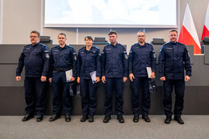 umundurowanych funkcjonariuszy policji