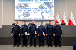 umundurowanych funkcjonariuszy policji