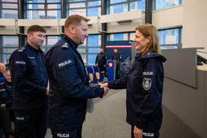 umundurowanych funkcjonariuszy policji