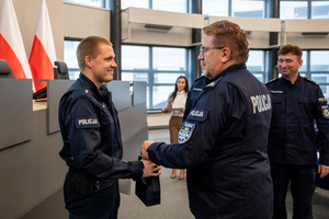 umundurowanych funkcjonariuszy policji