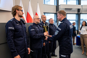 umundurowanych funkcjonariuszy policji