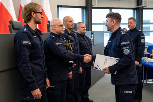 umundurowanych funkcjonariuszy policji