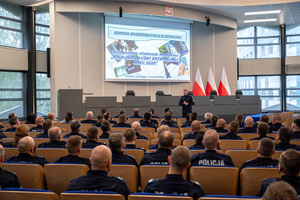 umundurowanych funkcjonariuszy policji