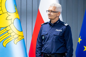 umundurowanego funkcjonariusza policji