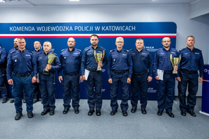 umundurowanych funkcjonariuszy policji