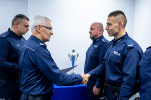 umundurowanych funkcjonariuszy policji