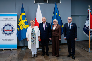 Na zdjęciu osoby wyróżnione.