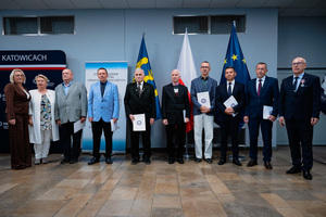 Na zdjęciu osoby wyróżnione.