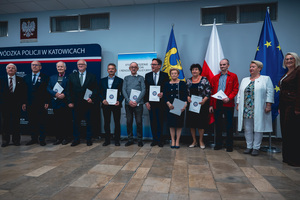 Na zdjęciu osoby wyróżnione.