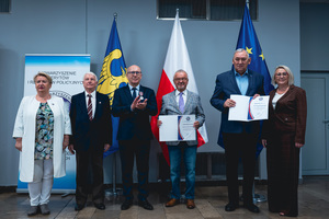 Na zdjęciu osoby wyróżnione.