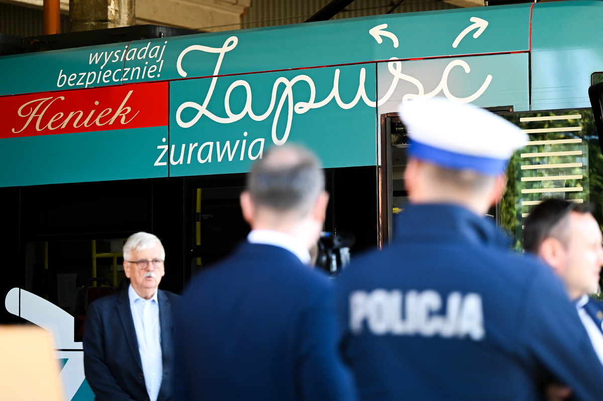 „Zapuść żurawia” – inauguracja akcji społecznej śląskiej drogówki i Tramwajów Śląskich